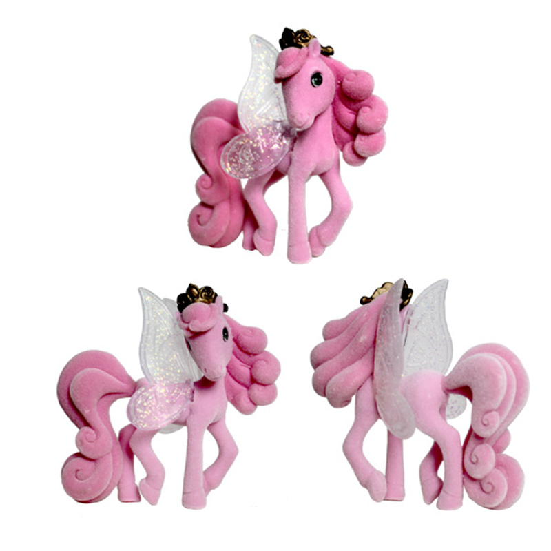 Elegant Butterfly Pony Wearing A Crown Plastic Min13
